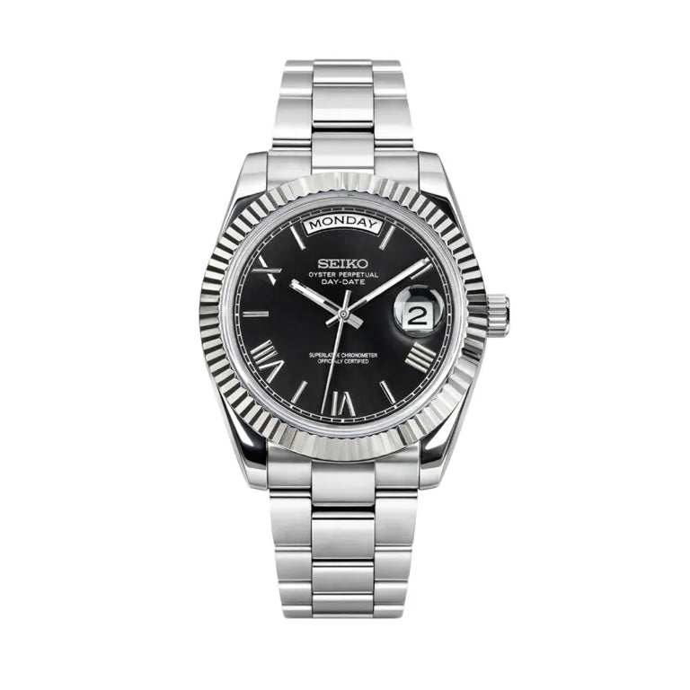 Seiko Mod Day-Date — acero, dial negro con números romanos, brazalete Oyster
