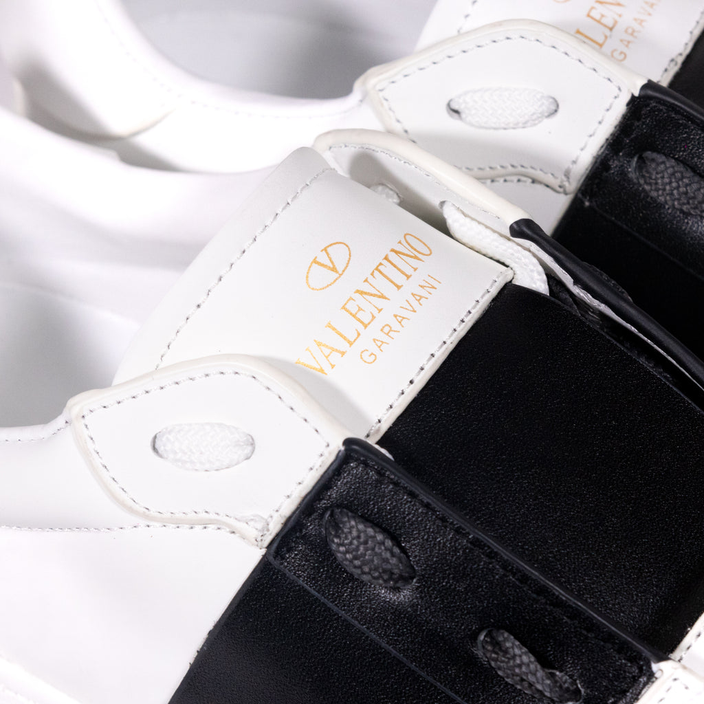 Valentino Garavani Open – White/Black Band