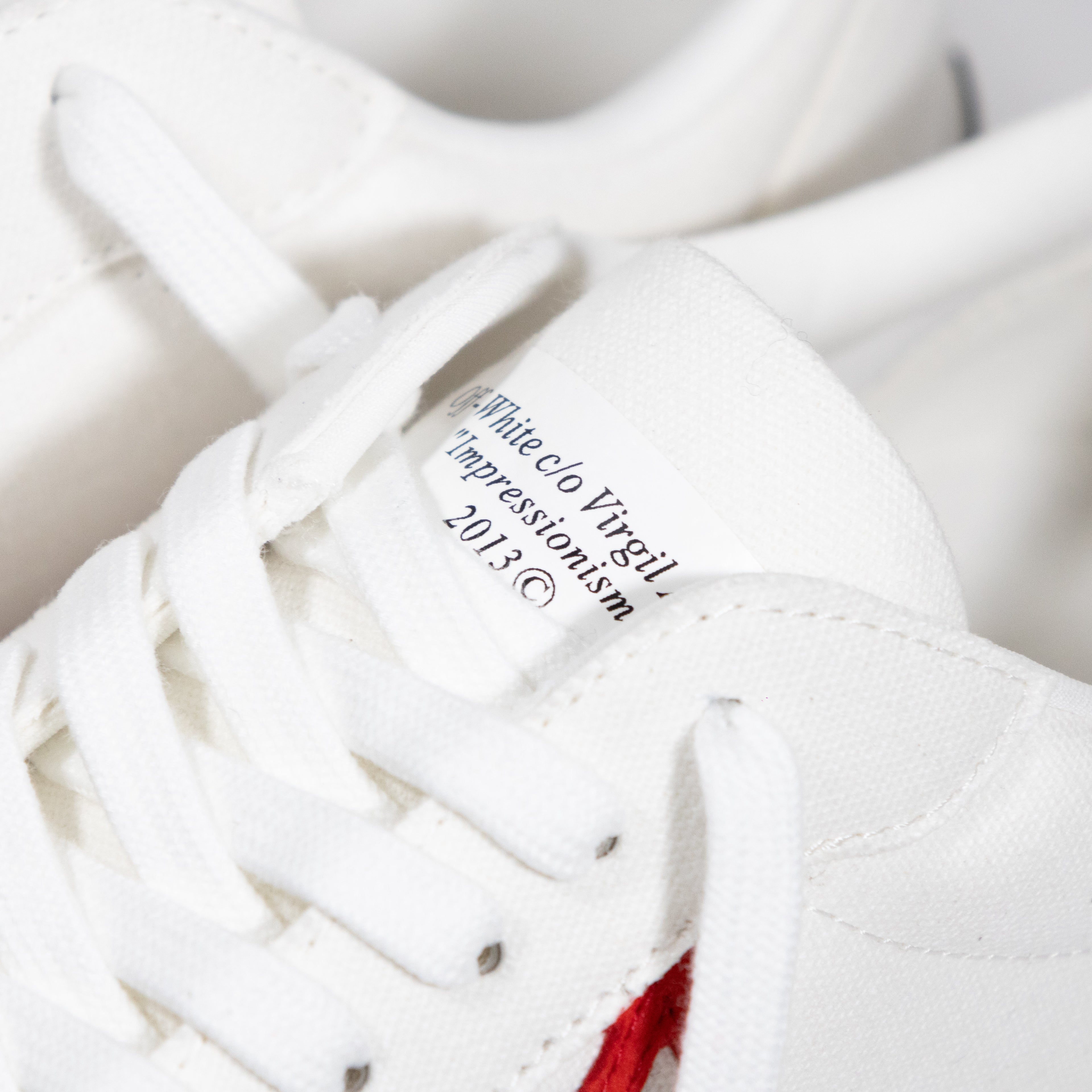 OFF WHITE “Vulcanized” Low Canvas White/Red