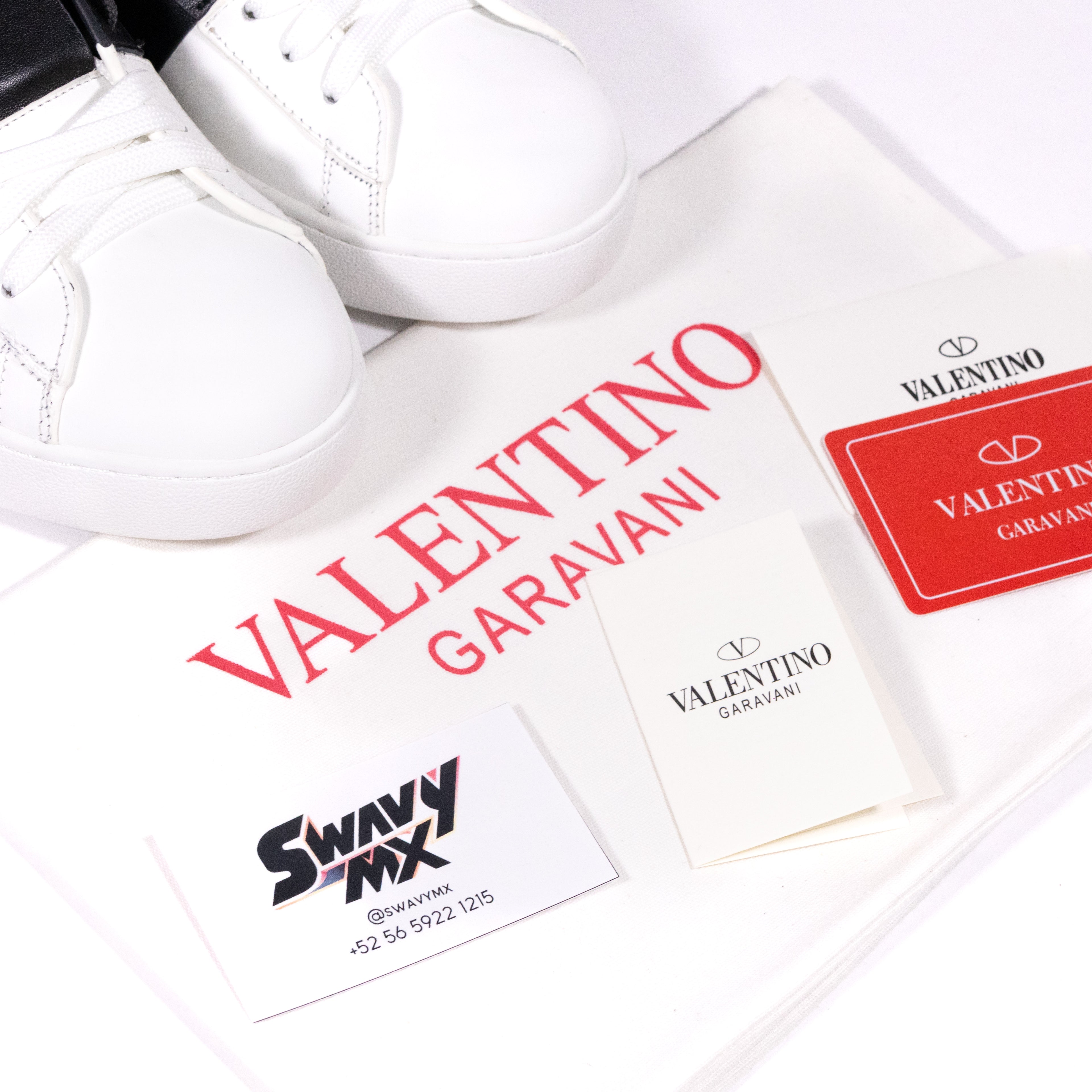 Valentino Garavani Open – White/Black Band