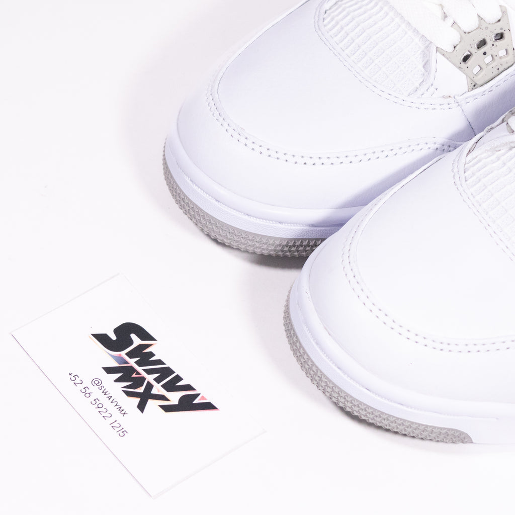 Air Jordan 4 Retro “White Oreo”